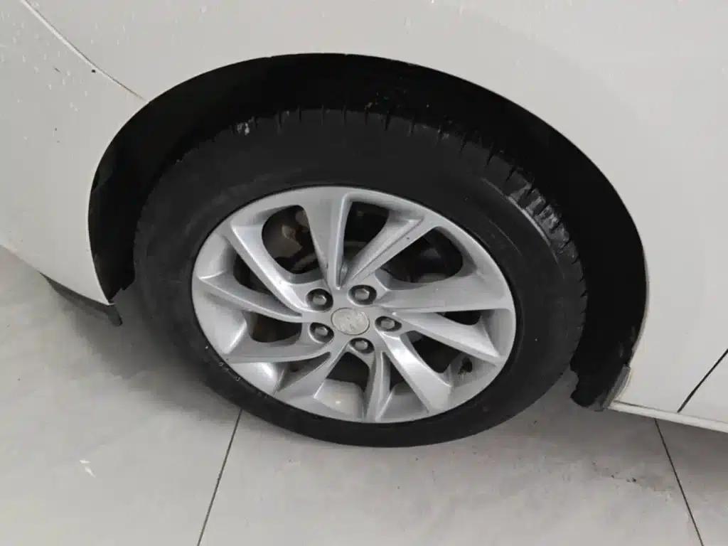 Buick Verano 2018 Hatchback 15S Automatic Entry-Level Model — миниатюра 23