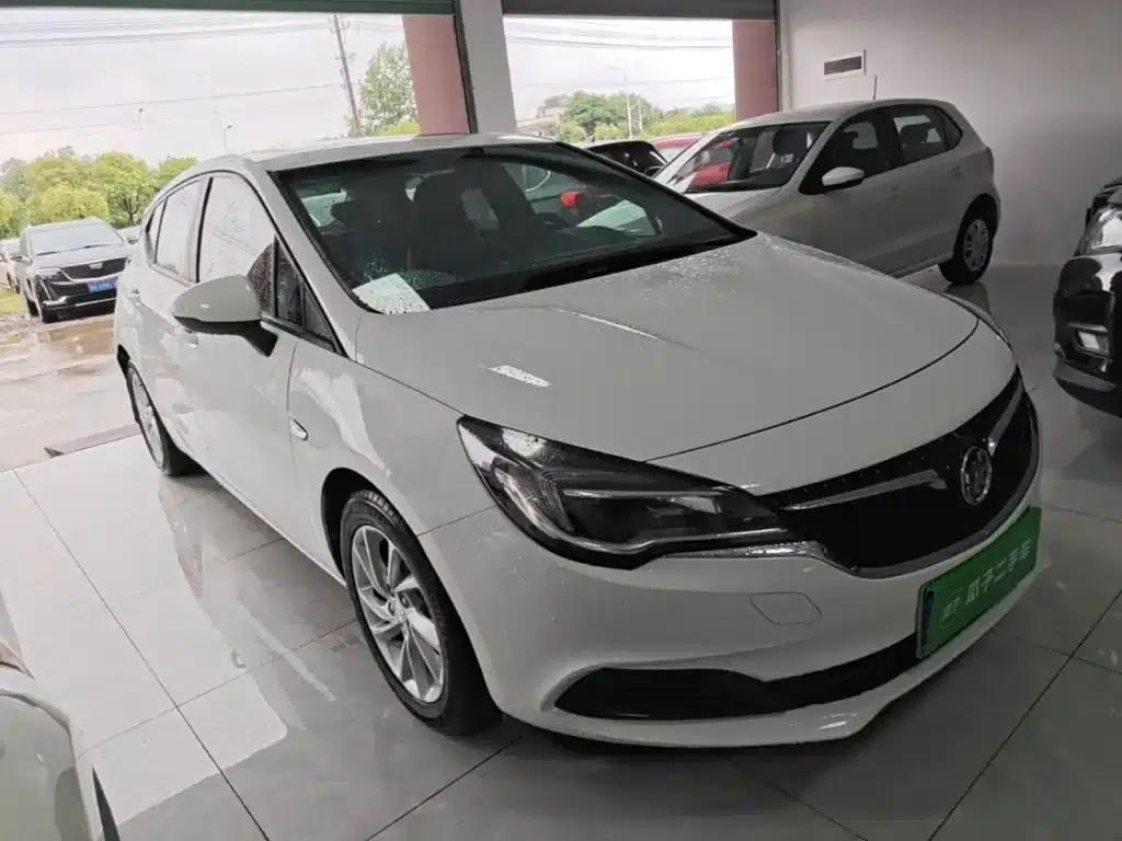 Buick Verano 2018 Hatchback 15S Automatic Entry-Level Model — миниатюра 4