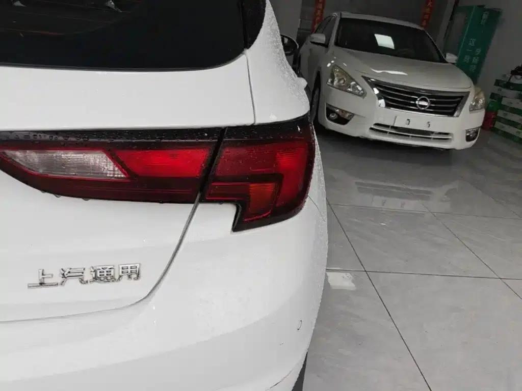 Buick Verano 2018 Hatchback 15S Automatic Entry-Level Model — миниатюра 8