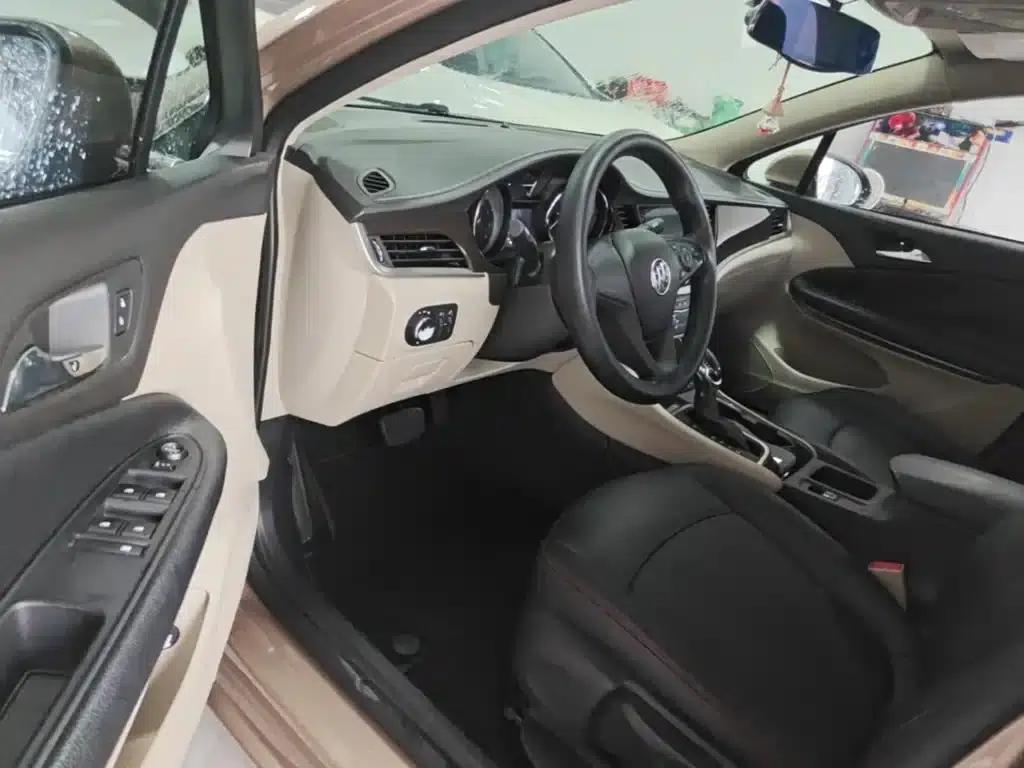 Buick Verano 2018 Sedan 15S Automatic Entry-Level — миниатюра 16