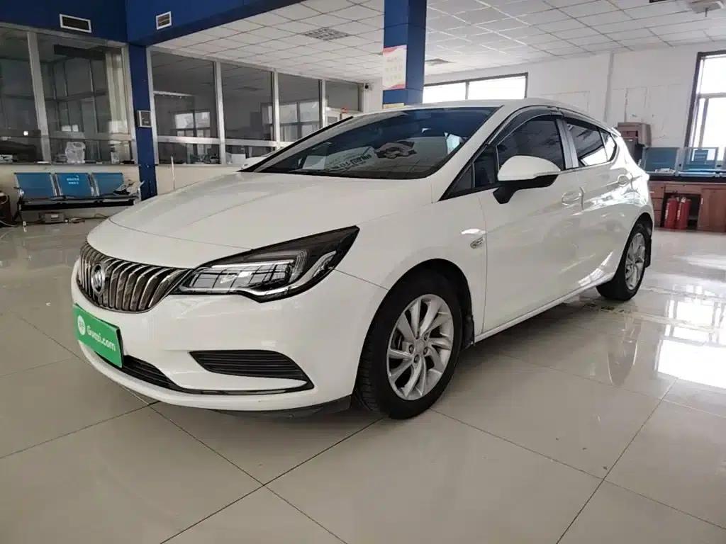 Buick Verano 2018 Hatchback 15S Automatic Leading Edition — миниатюра 1