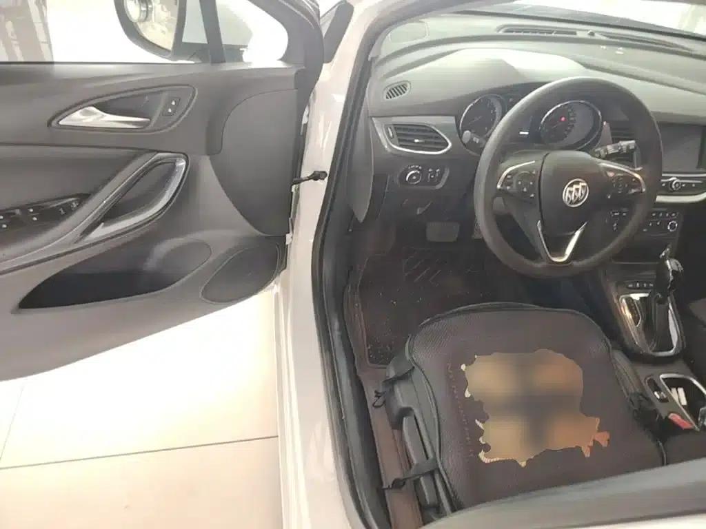 Buick Verano 2018 Hatchback 15S Automatic Leading Edition — миниатюра 16