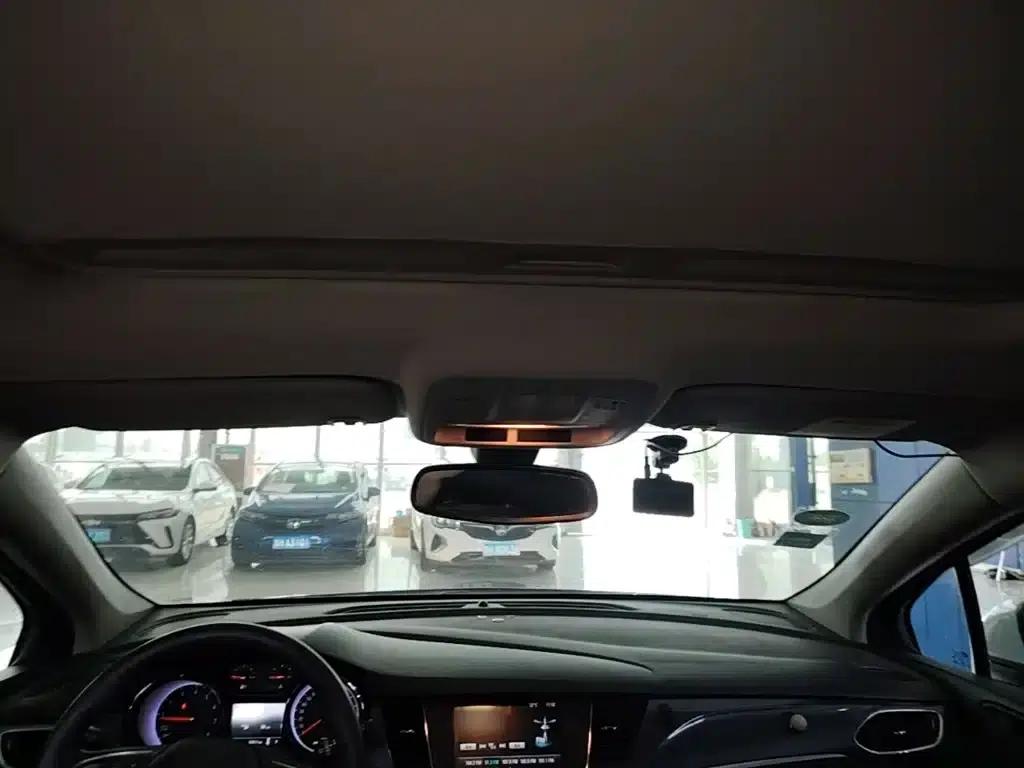 Buick Verano 2018 Hatchback 15S Automatic Leading Edition — миниатюра 18