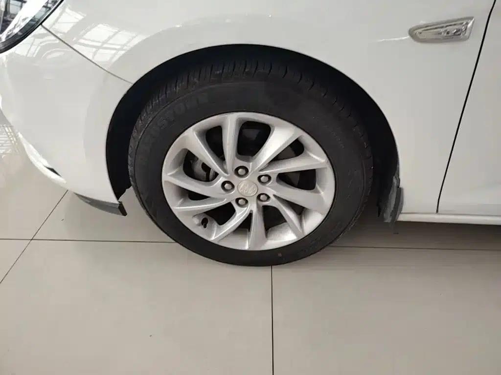 Buick Verano 2018 Hatchback 15S Automatic Leading Edition — миниатюра 23