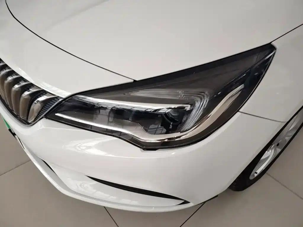 Buick Verano 2018 Hatchback 15S Automatic Leading Edition — миниатюра 24