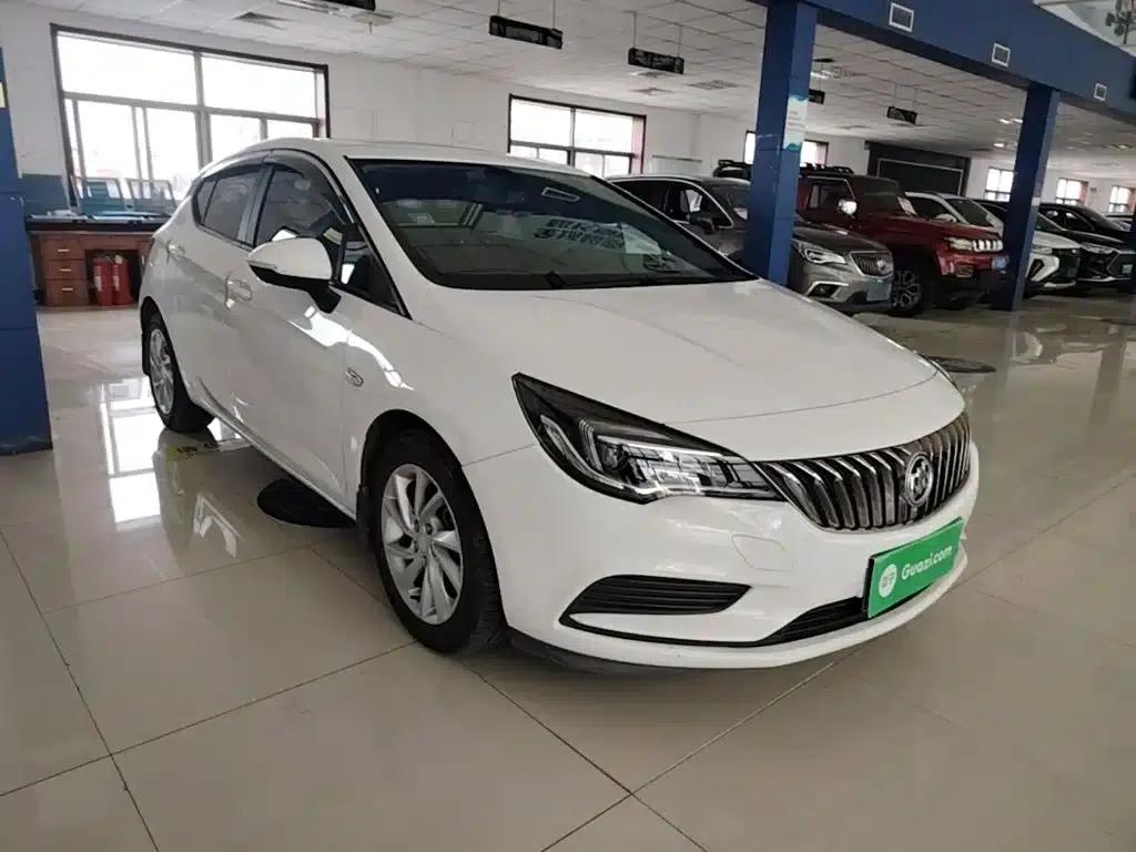 Buick Verano 2018 Hatchback 15S Automatic Leading Edition — миниатюра 4