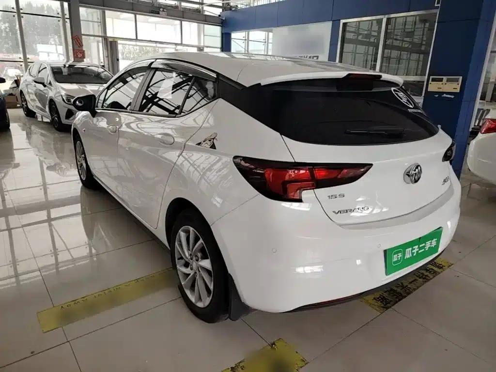 Buick Verano 2018 Hatchback 15S Automatic Leading Edition — миниатюра 5