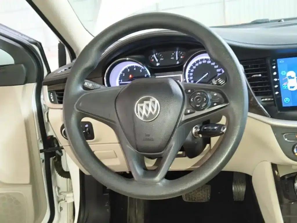 Buick Verano 2018 Sedan 15S Automatic Entry-Level — миниатюра 11