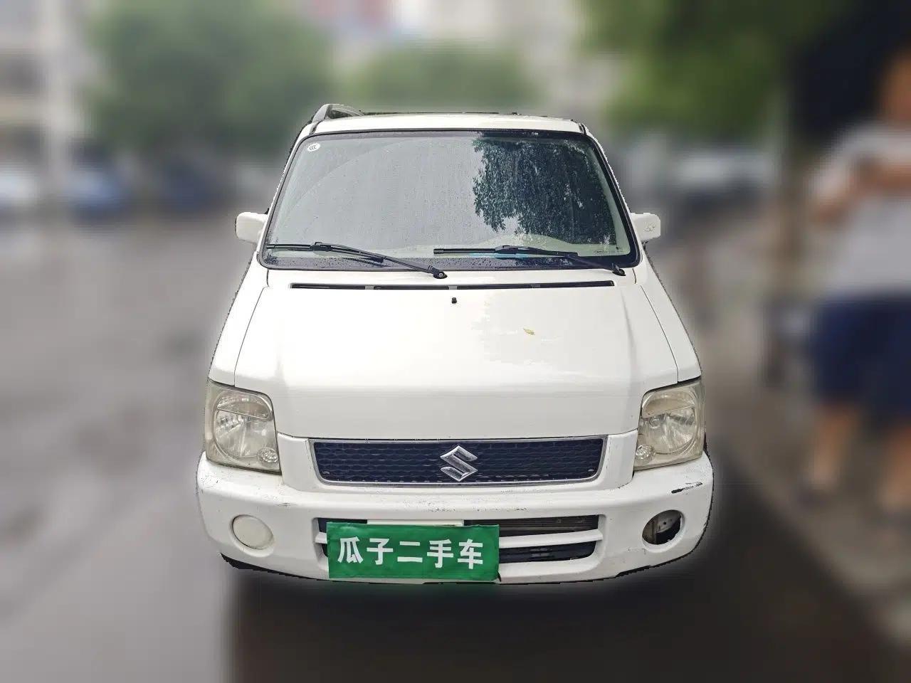 Suzuki Wagon R 2015 1.0L Manual Comfort Model — миниатюра 2