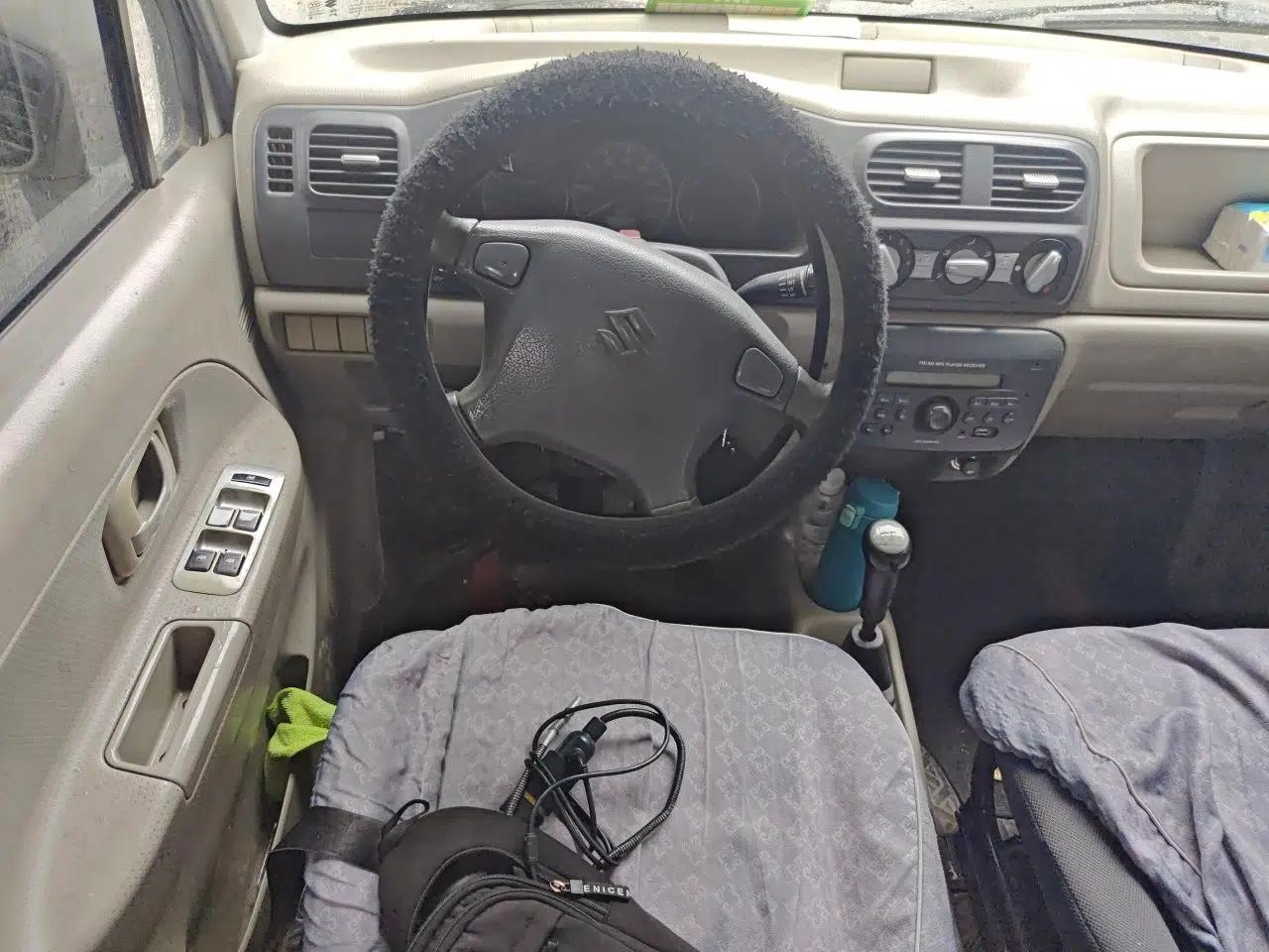 Suzuki Wagon R 2015 1.0L Manual Comfort Model — миниатюра 10