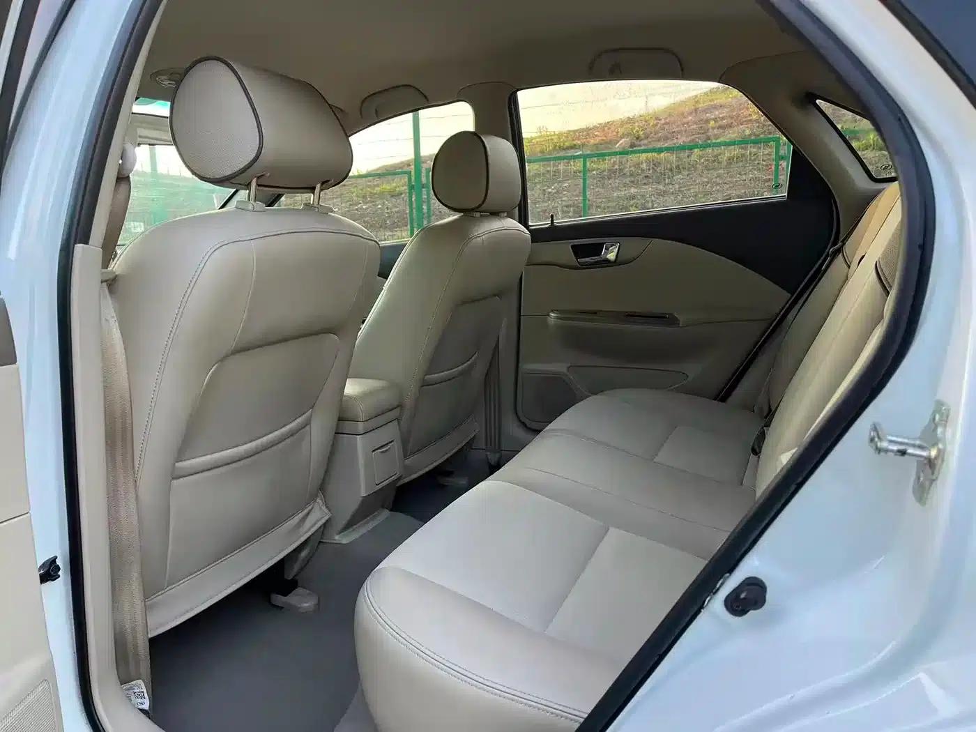 Buick Excelle 2015 1.5L Automatic Classic — миниатюра 10