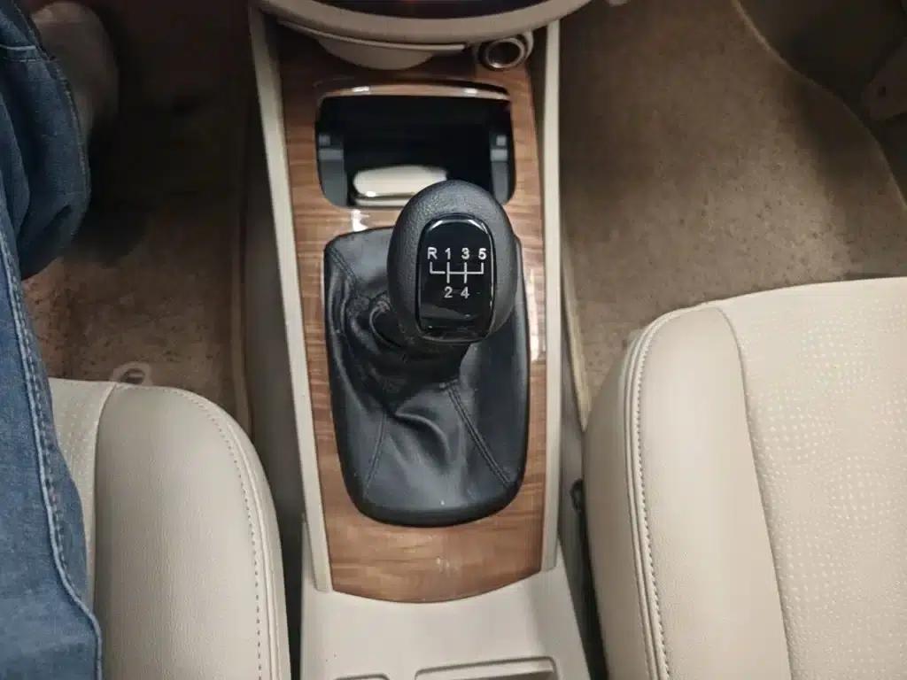 Buick Excelle 2015 1.5L Manual Classic — миниатюра 14