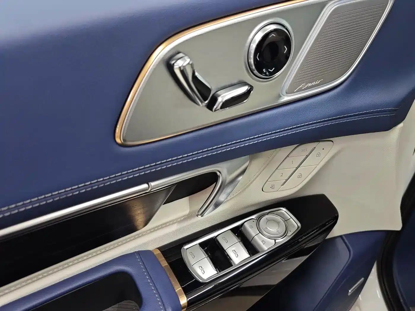 Century 2023 2.0T Six-Seat Luxury Edition — миниатюра 15