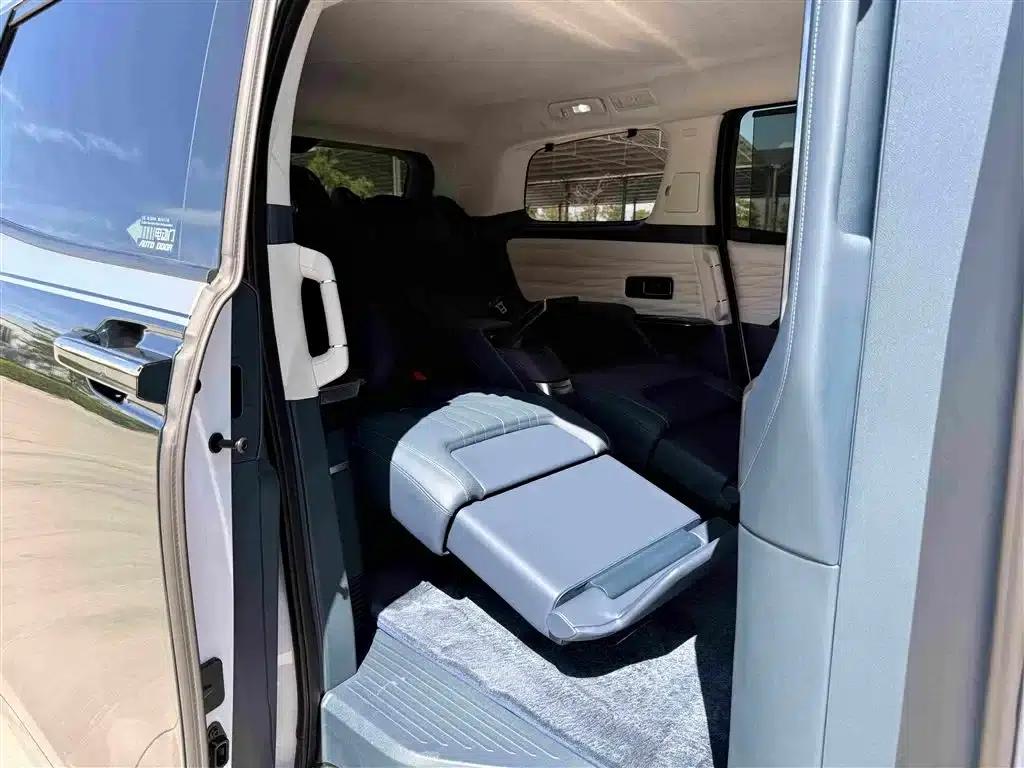 Century 2023 2.0T Four-Seat Private Edition — миниатюра 12