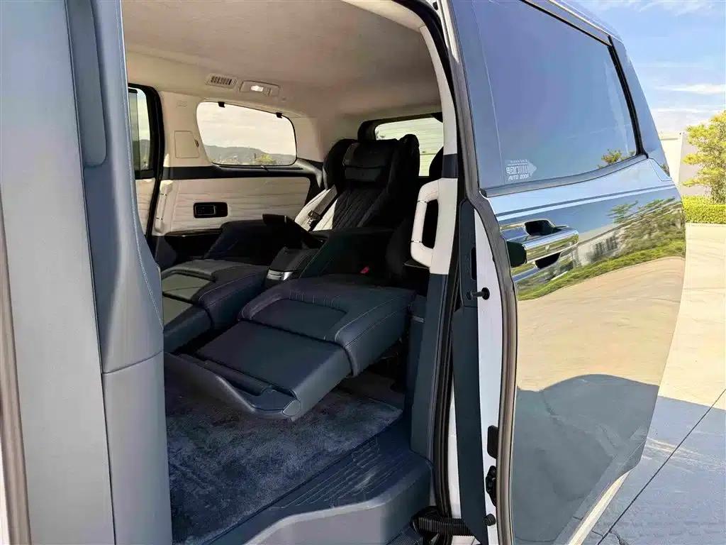 Century 2023 2.0T Four-Seat Private Edition — миниатюра 15