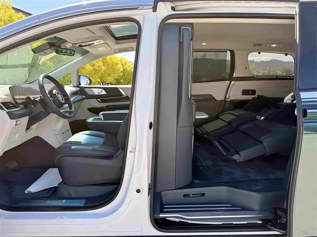 Century 2023 2.0T Four-Seat Private Edition — миниатюра 16