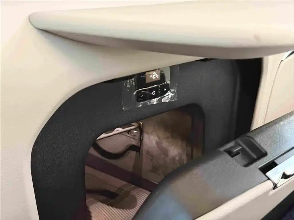 Century 2023 2.0T Four-Seat Private Edition — миниатюра 17