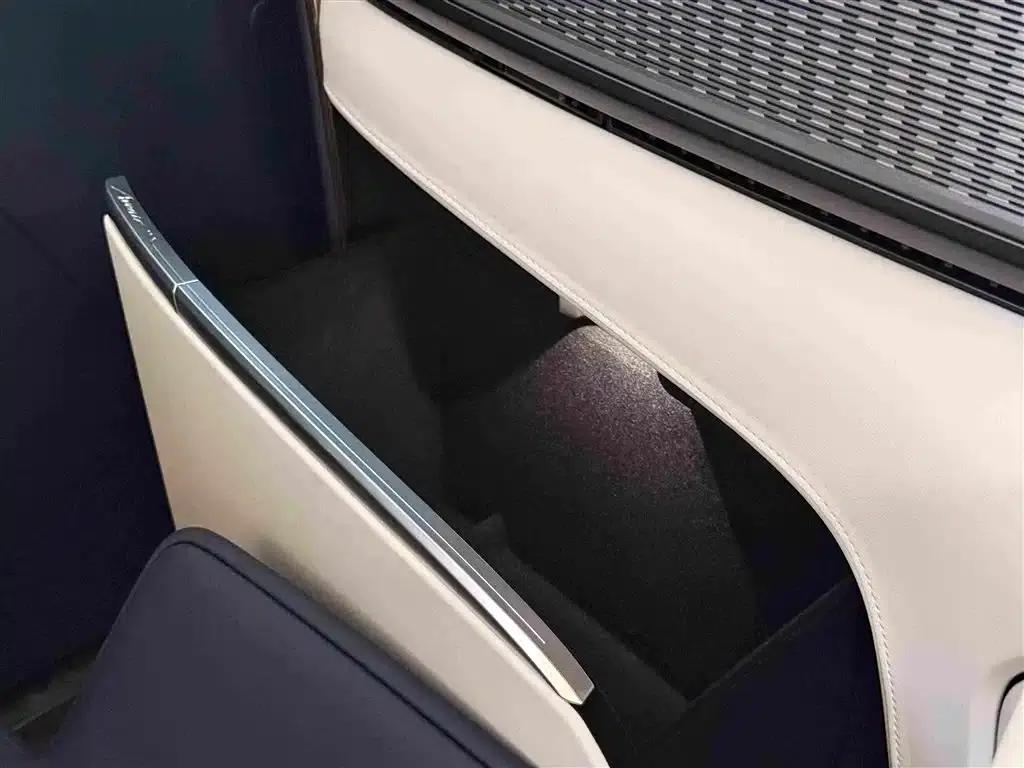 Century 2023 2.0T Four-Seat Private Edition — миниатюра 18