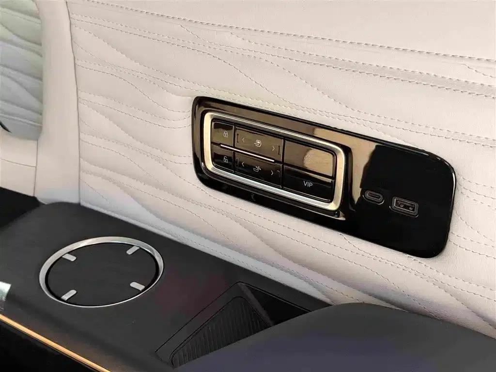 Century 2023 2.0T Four-Seat Private Edition — миниатюра 25