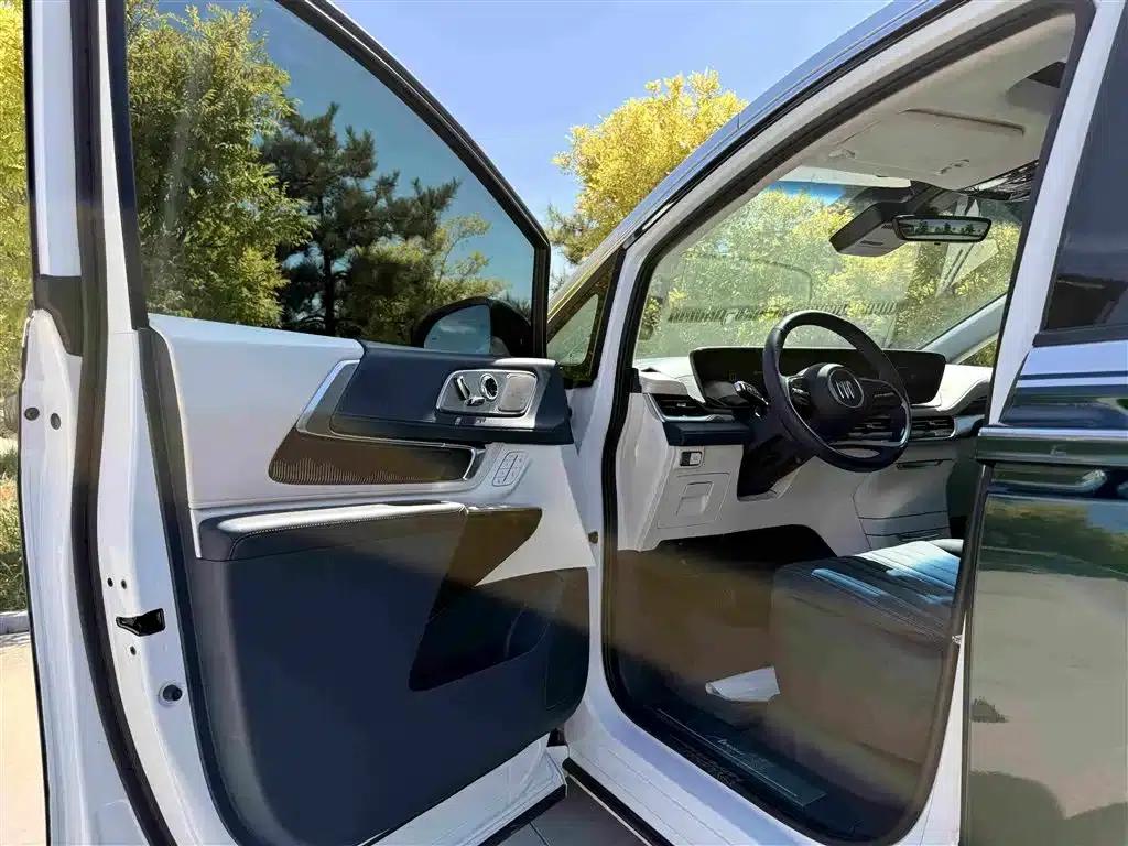 Century 2023 2.0T Four-Seat Private Edition — миниатюра 4