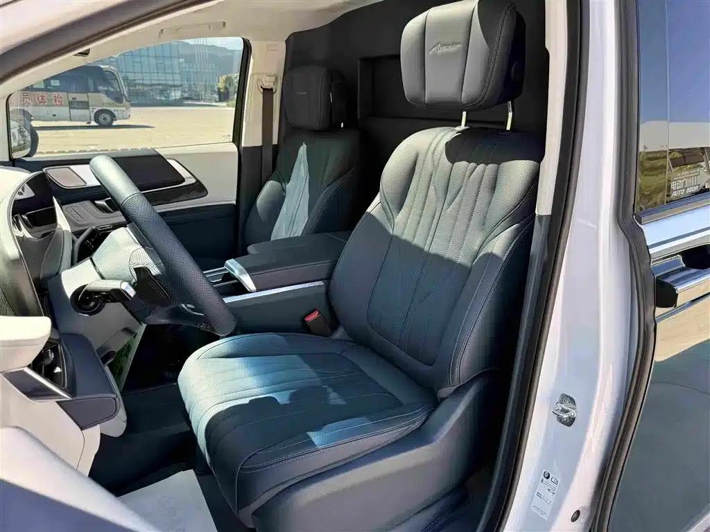 Century 2023 2.0T Four-Seat Private Edition — миниатюра 6