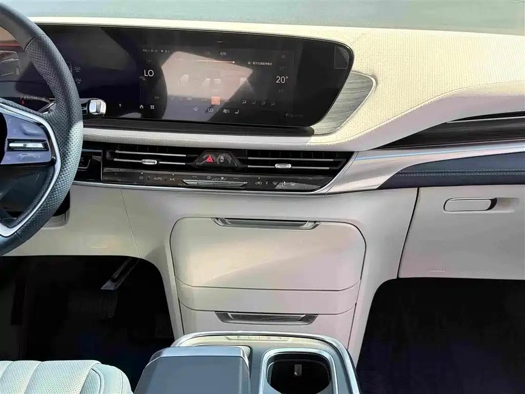 Century 2023 2.0T Four-Seat Private Edition — миниатюра 8