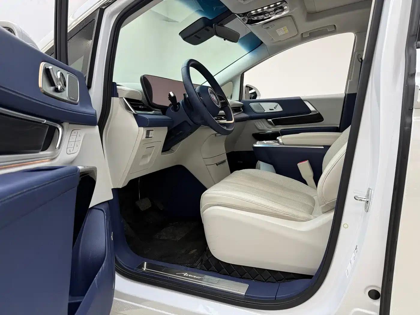 Century 2023 2.0T 7-Seat Luxury Edition — миниатюра 4