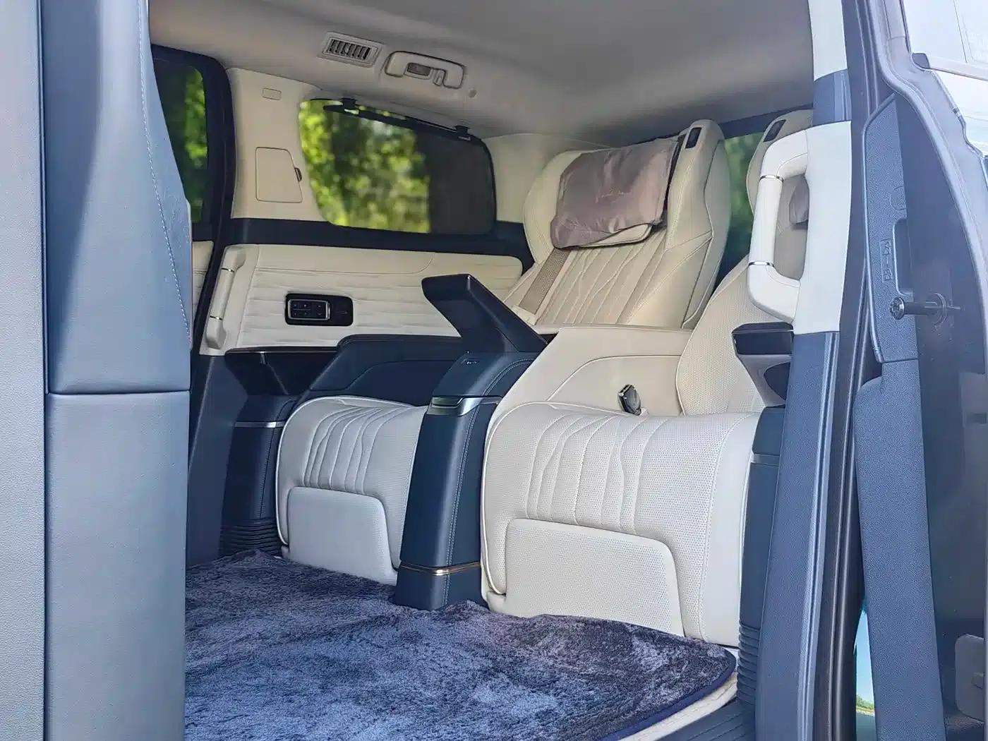 Century 2023 2.0T Four-Seat Private Edition — миниатюра 9