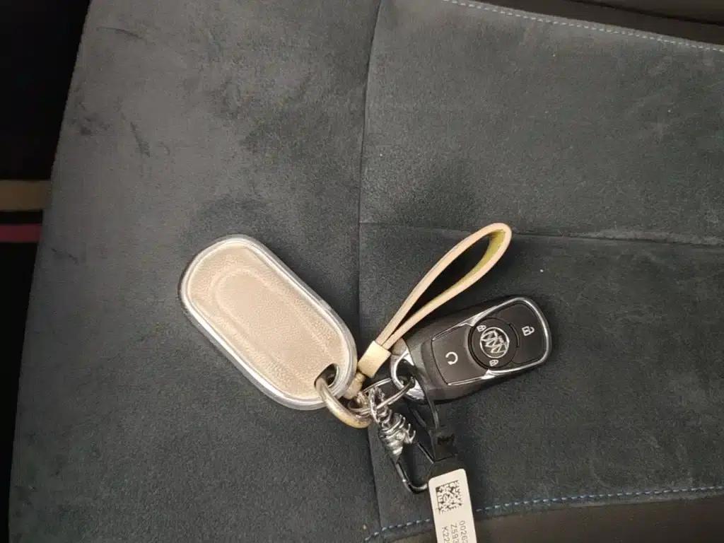 Buick Velite 6 2020 Plug-in Hybrid Connected Smart Edition — миниатюра 9