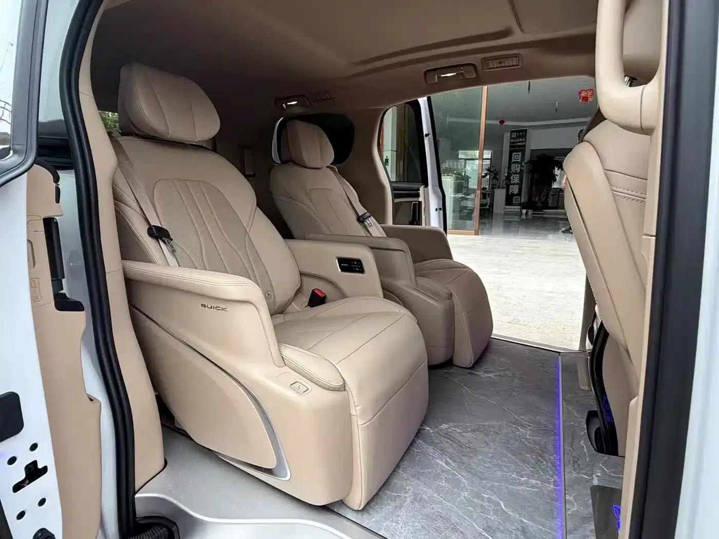 Buick GL8 PHEV 2025 Land Cruiser Premium Edition — миниатюра 4