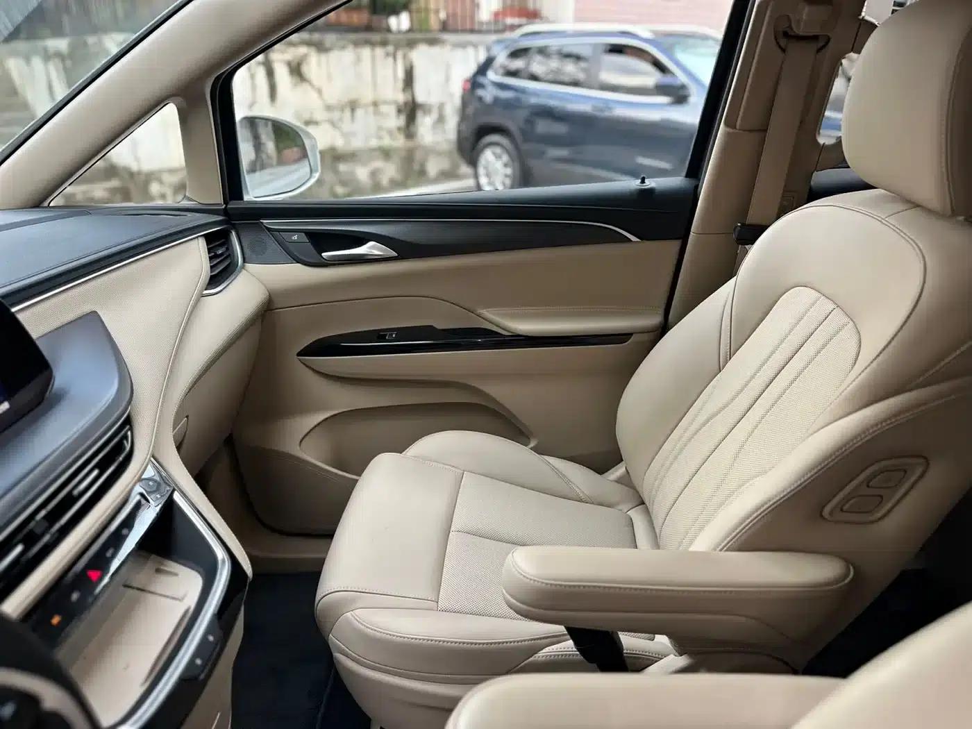 Buick GL8 PHEV 2025 Land Cruiser Premium Edition — миниатюра 11