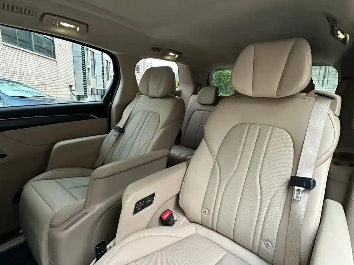 Buick GL8 PHEV 2025 Land Cruiser Premium Edition — миниатюра 13