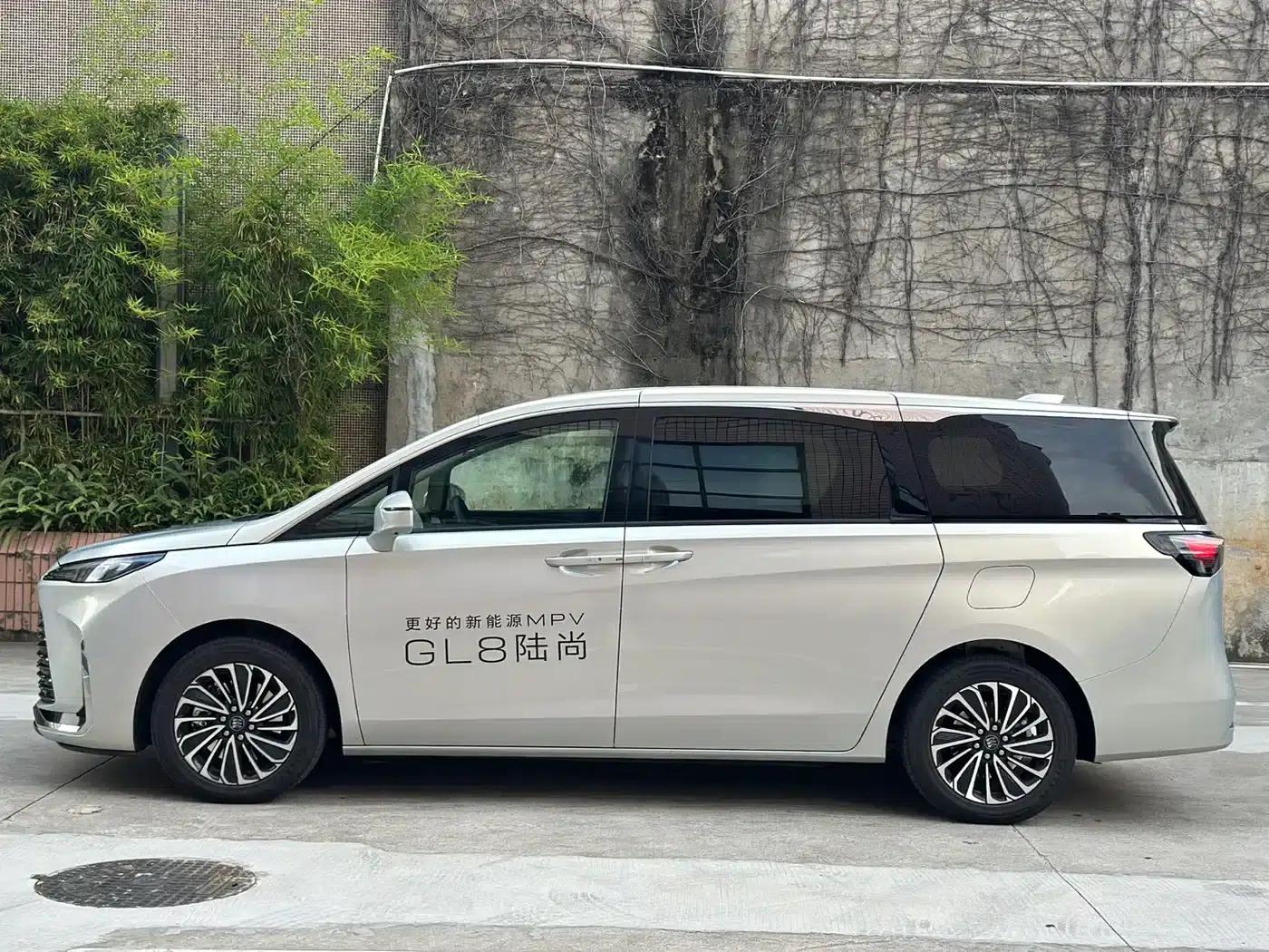 Buick GL8 PHEV 2025 Land Cruiser Premium Edition — миниатюра 6