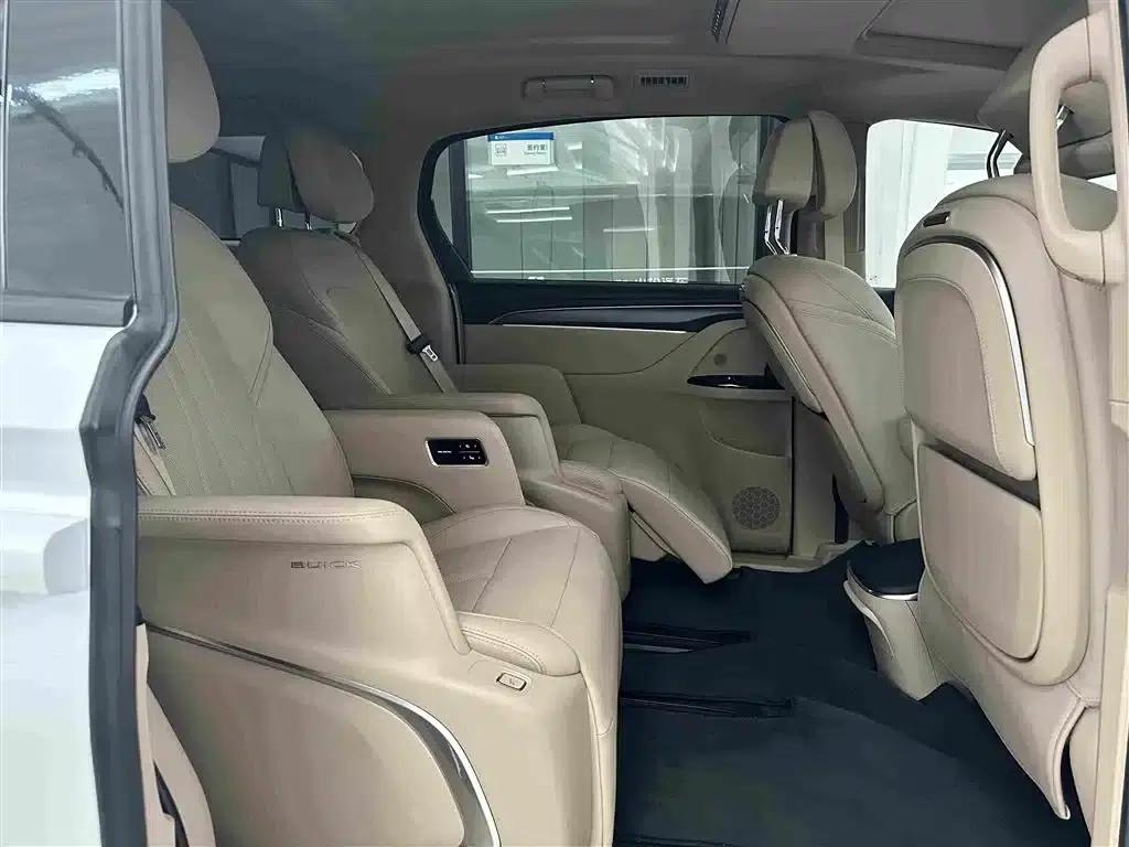 Buick GL8 PHEV 2025 Land Cruiser Premium Edition — миниатюра 12