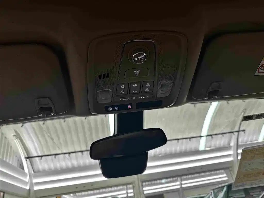 Buick GL8 PHEV 2025 Land Cruiser Premium Edition — миниатюра 9