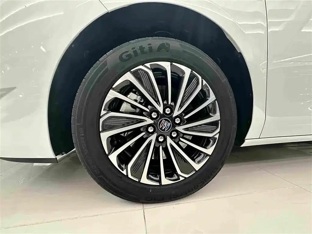 Buick GL8 PHEV 2025 Land Cruiser Premium Edition — миниатюра 4
