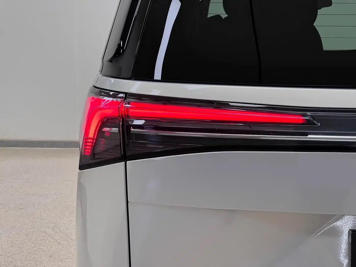 Buick GL8 PHEV 2025 Land Cruiser Premium Edition — миниатюра 11