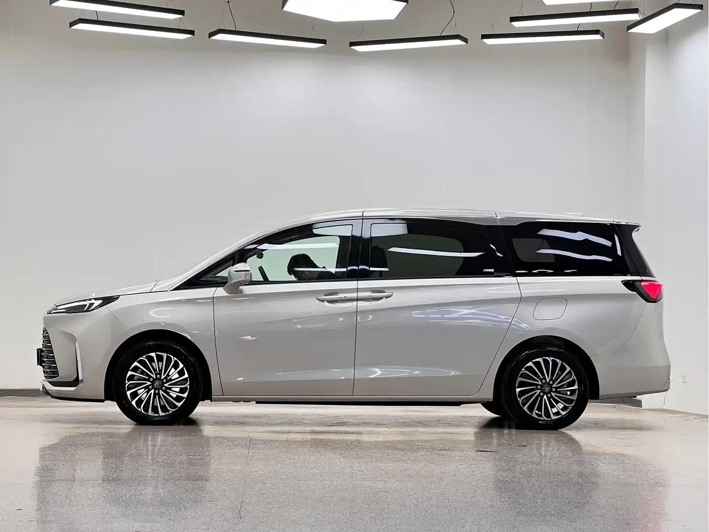 Buick GL8 PHEV 2025 Land Cruiser Premium Edition — миниатюра 4
