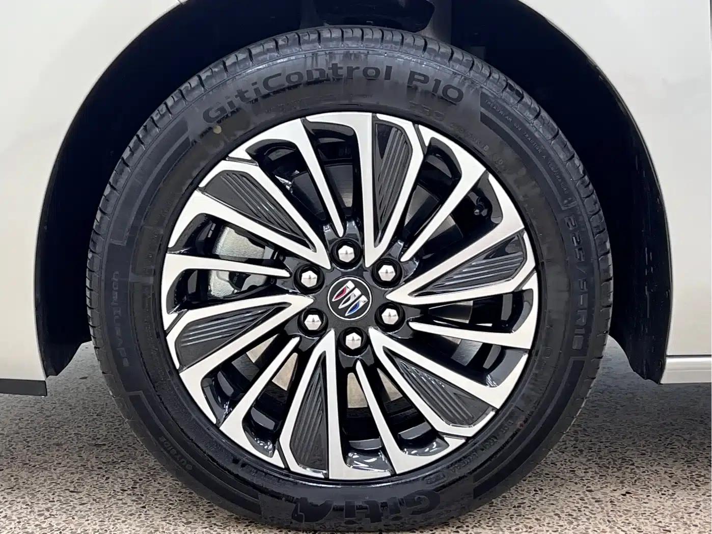 Buick GL8 PHEV 2025 Land Cruiser Premium Edition — миниатюра 9