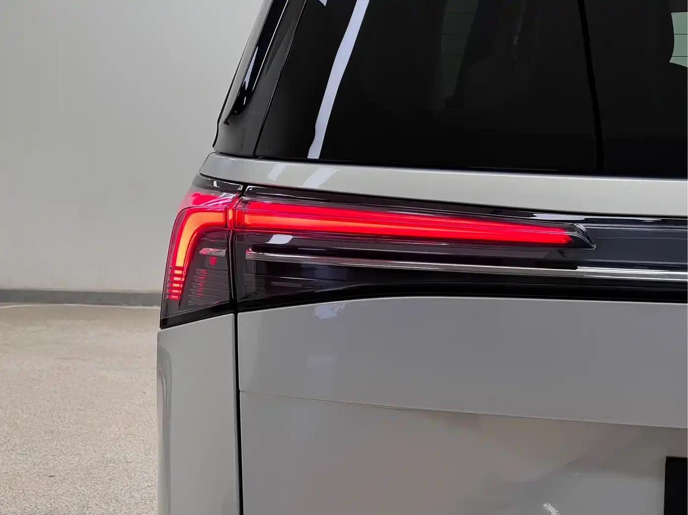 Buick GL8 PHEV 2025 Land Cruiser Premium Edition — миниатюра 11