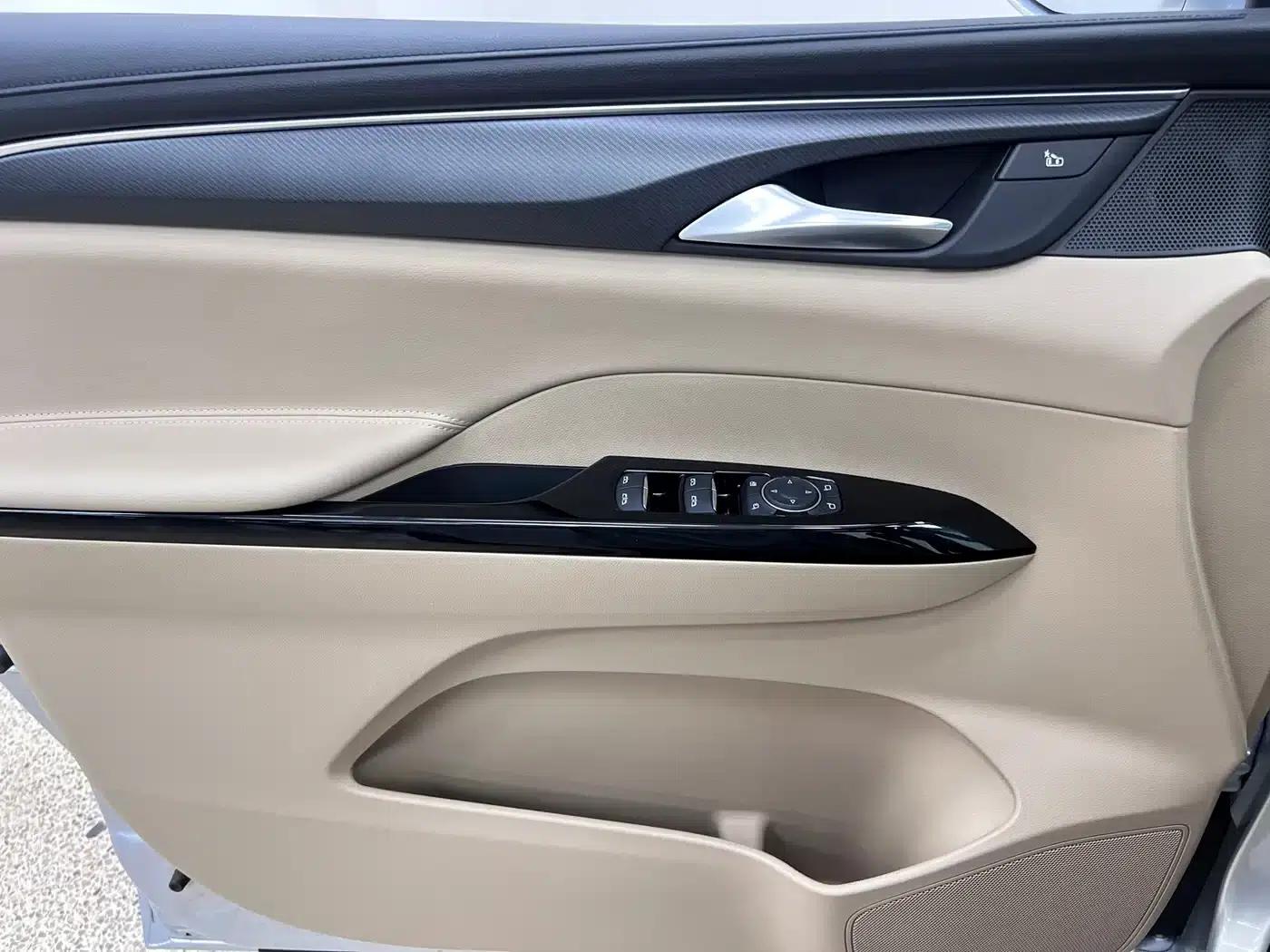 Buick GL8 PHEV 2025 Land Cruiser Premium Edition — миниатюра 12