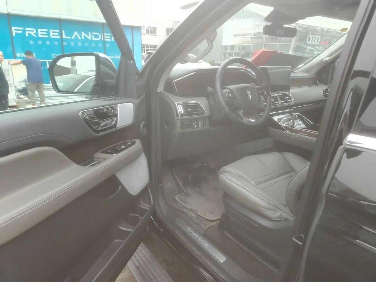 Lincoln Navigator 2024 3.5T Long-Wheelbase Presidential Edition — миниатюра 16