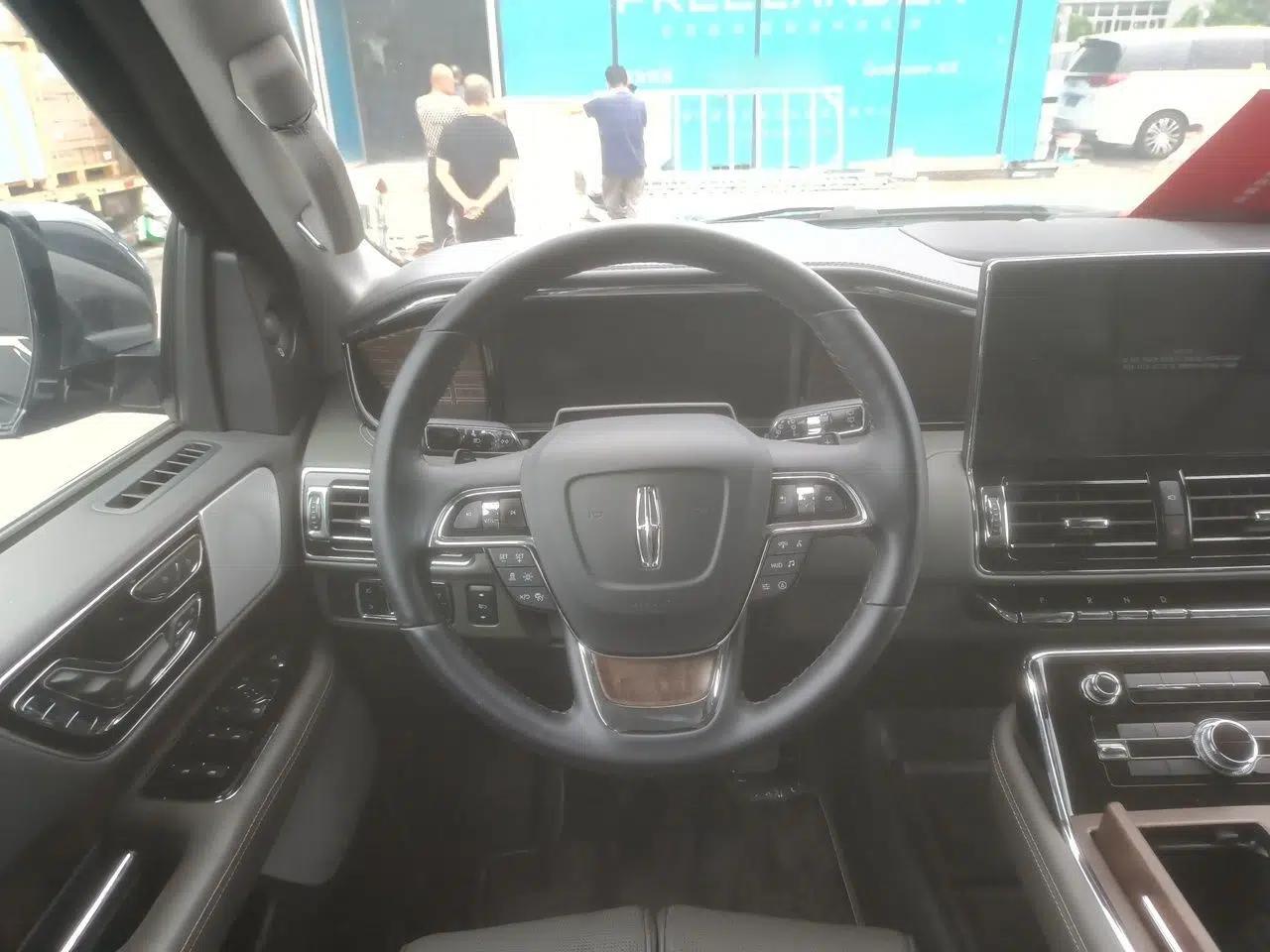 Lincoln Navigator 2024 3.5T Long-Wheelbase Presidential Edition — миниатюра 10