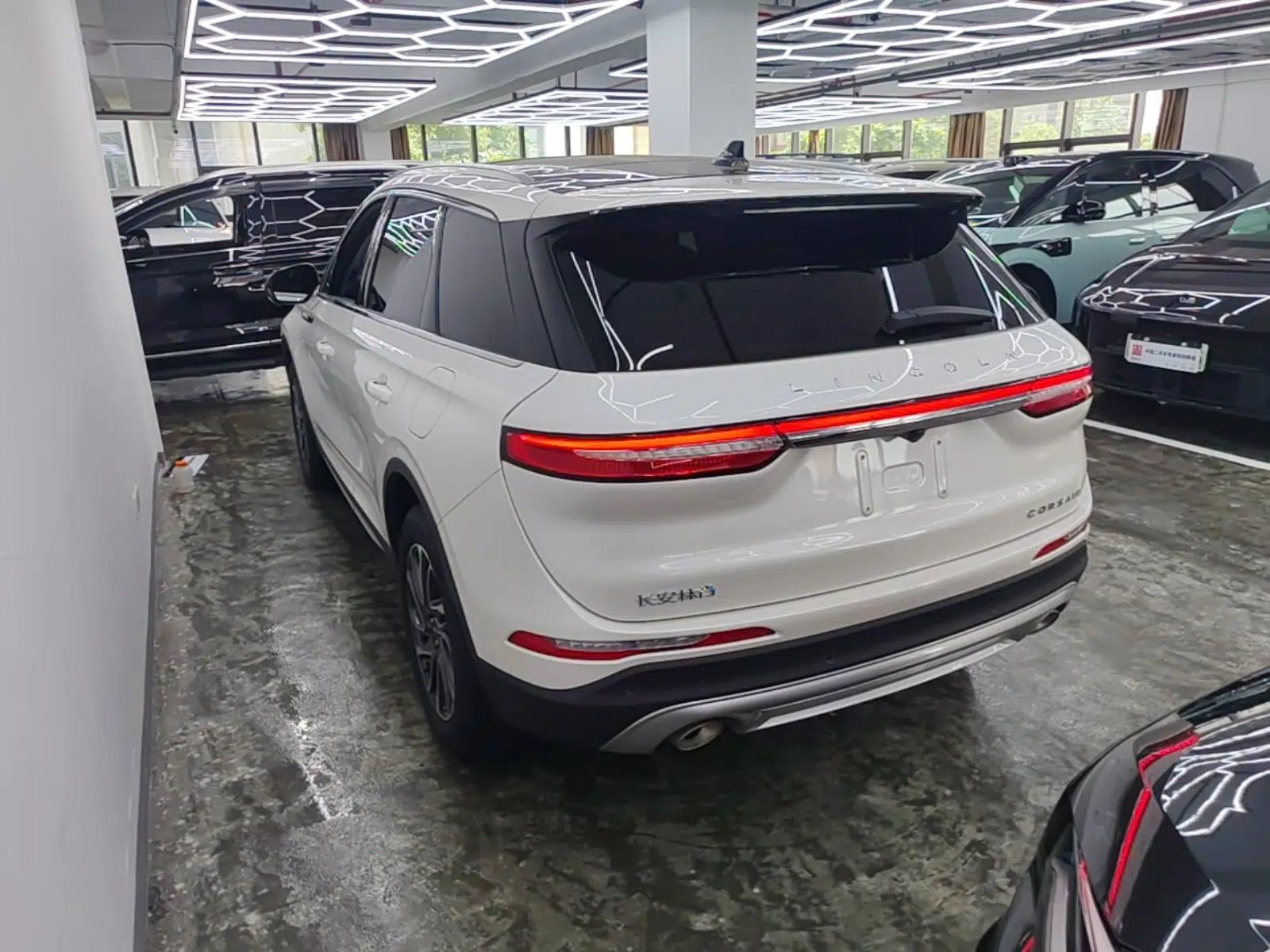 Lincoln Corsair 2022 Revised Version 2.0T Two-Wheel Drive Premium Edition — миниатюра 4