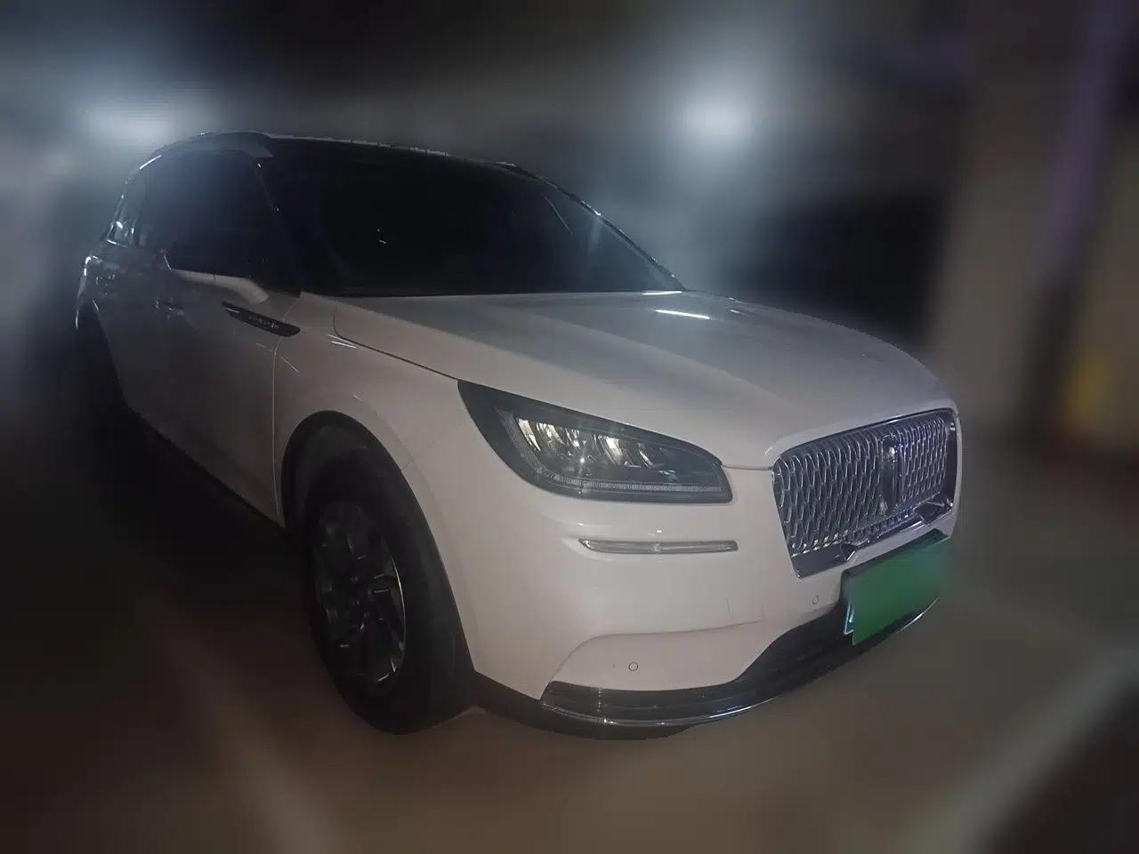 Lincoln Corsair 2022 2.0T Two-Wheel Drive Deluxe Edition — миниатюра 3