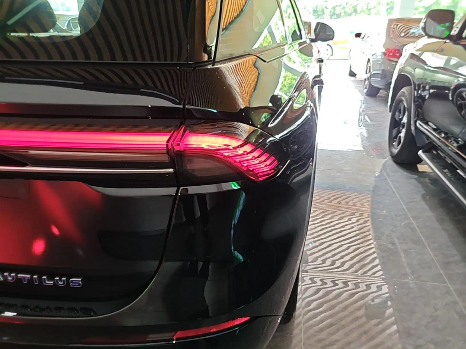 Lincoln Nautilus 2025 2.0T All-Wheel-Drive Zunrui Hybrid Version — миниатюра 9