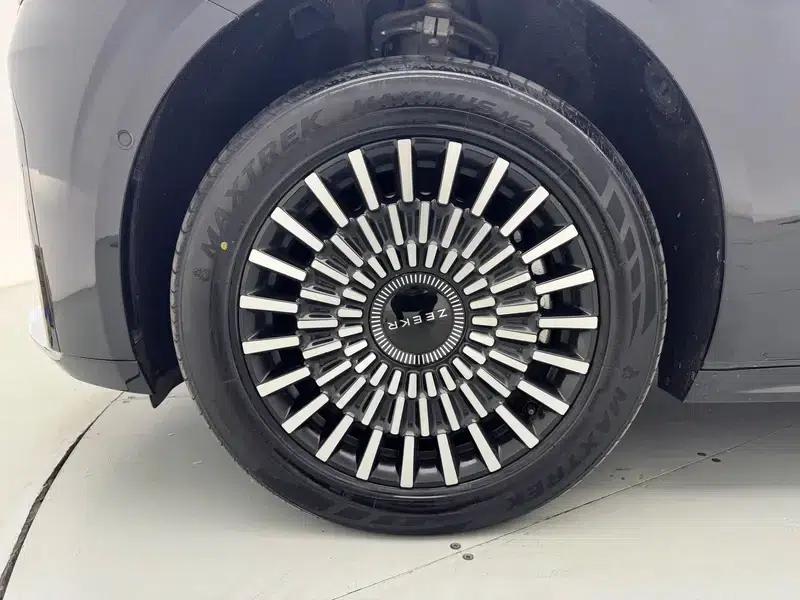 ZEEKR 009 2024 Model, Six-Seat Executive Edition, Four-Wheel Drive, 108kWh — миниатюра 9