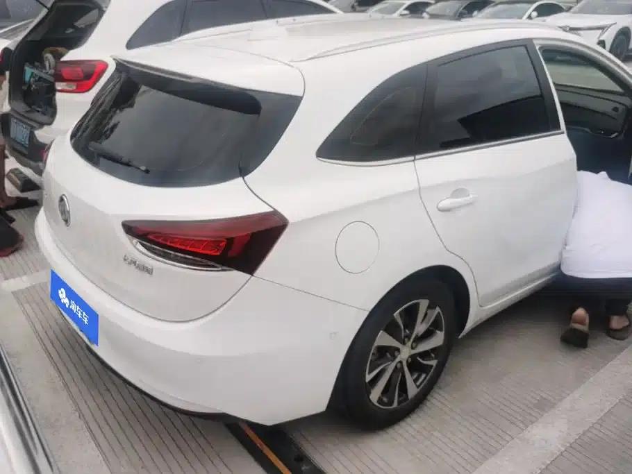 Buick Verano 2018 18T Automatic Elite — миниатюра 3
