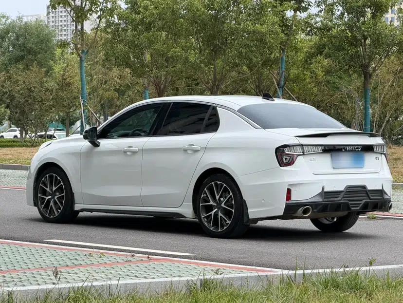 Lynk & Co 03 2019 1.5TD DCT JingPro Edition China VI Standard — миниатюра 6