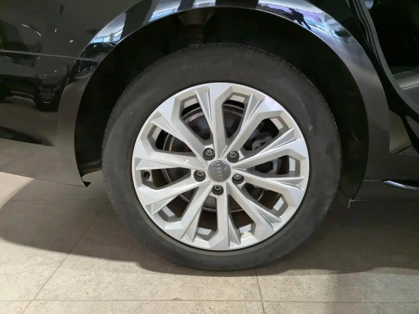 Audi A4L 2019 40 TFSI Progressive (National V Emission Standard) — миниатюра 21